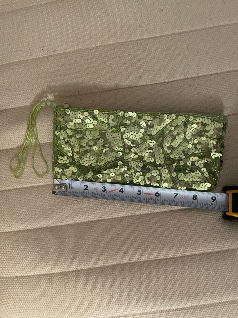 La Regale Green Sequin Wristlet Clutch - Picture 5 of 6